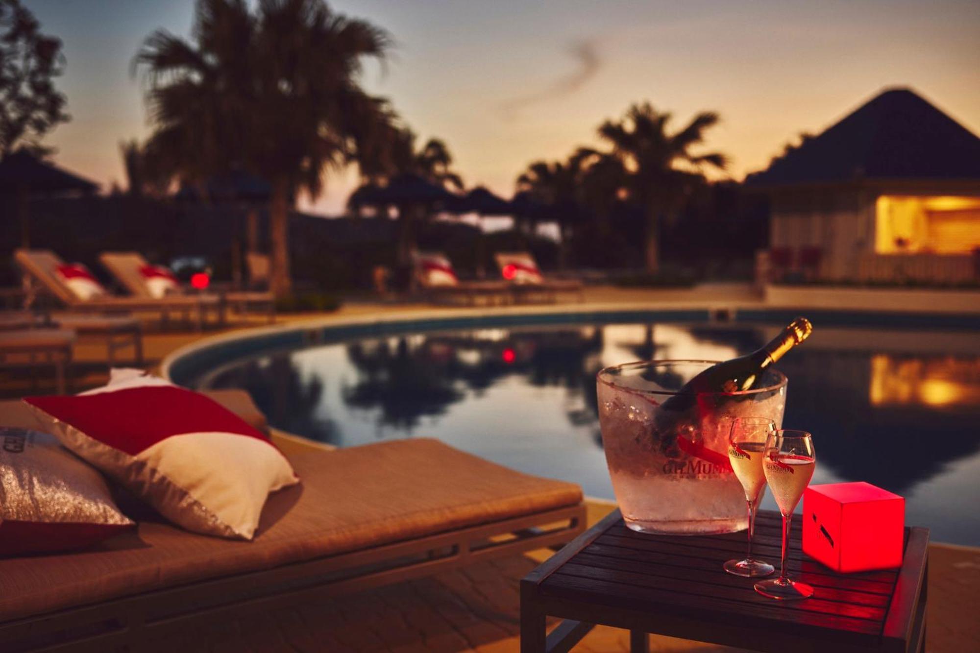 Ana Intercontinental Manza Beach Resort By Ihg Онна Экстерьер фото